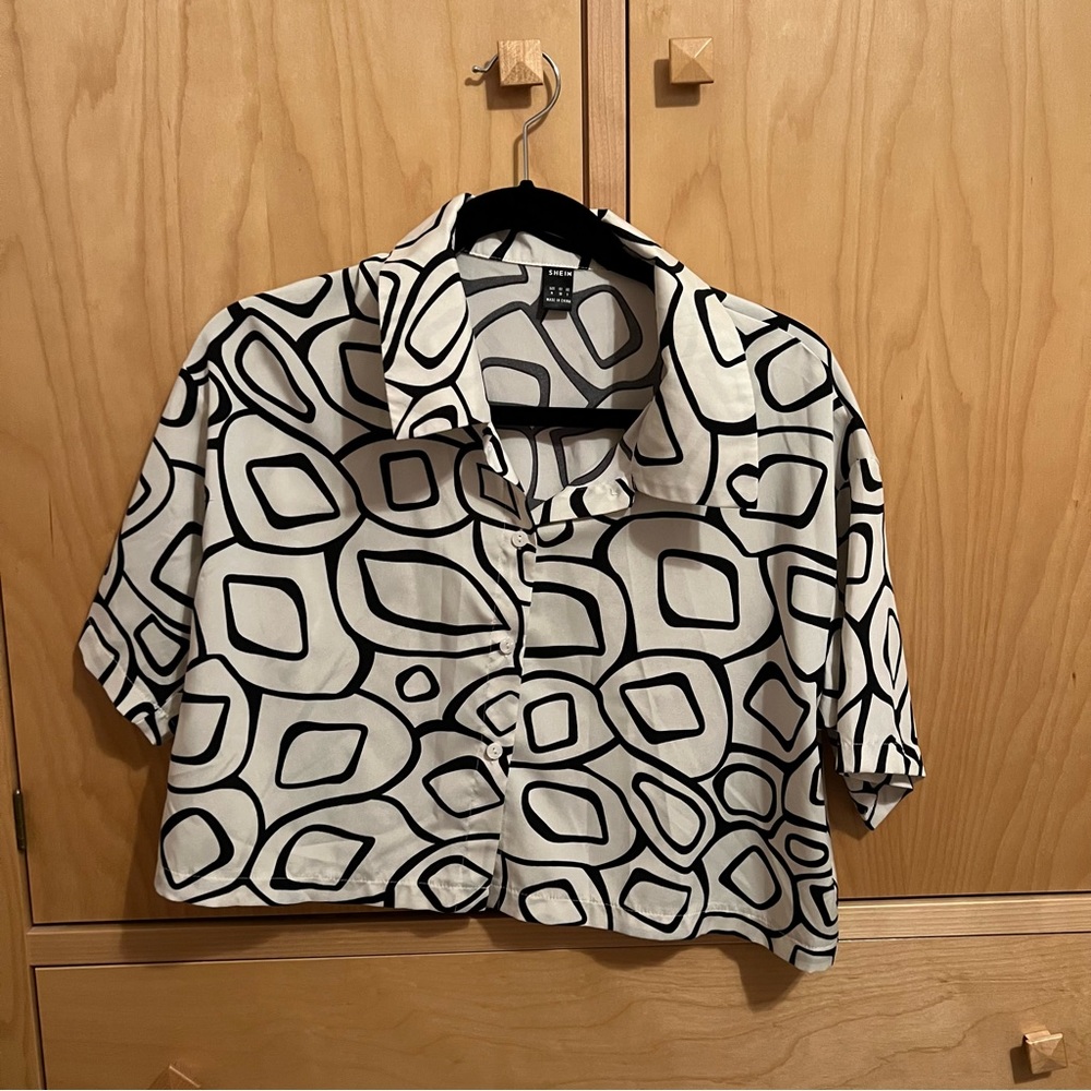 shein cropped patterned button blouse